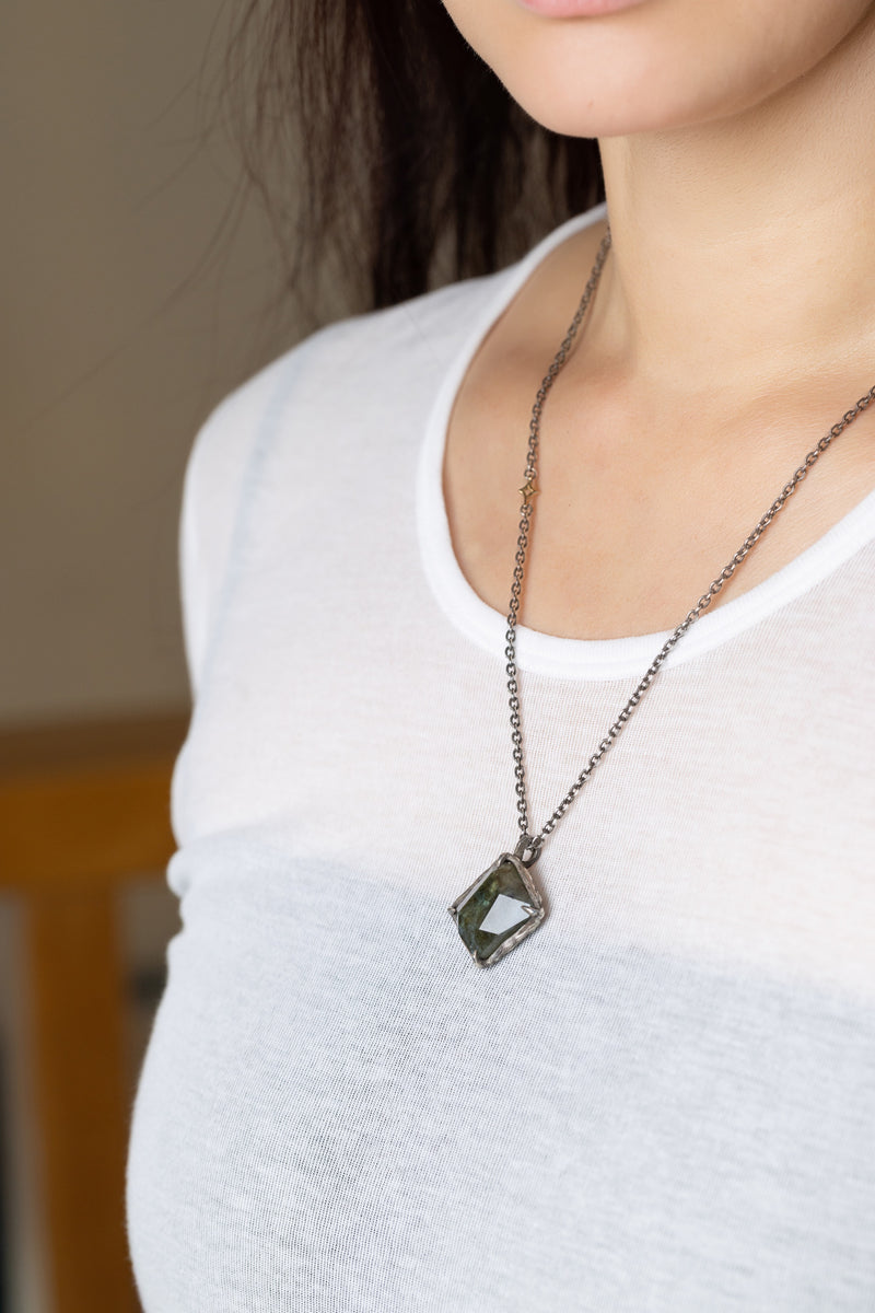 ラブラドライトと星屑のネックレス – ileava jewelry
