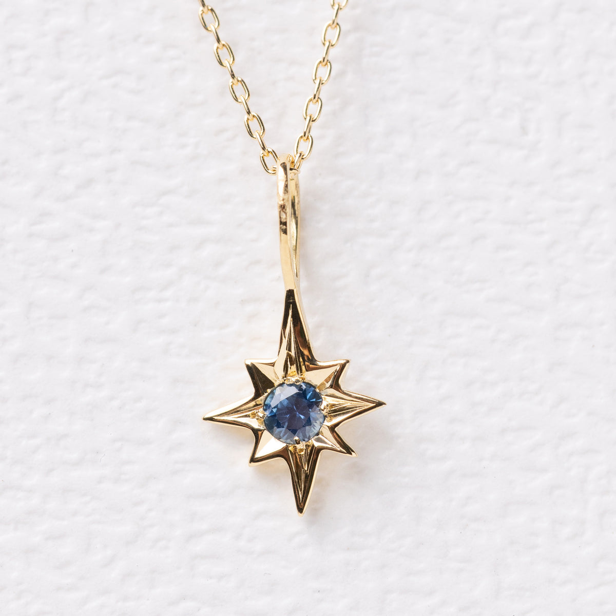 碧いサファイアがきらめく八芒星のネックレス – ileava jewelry