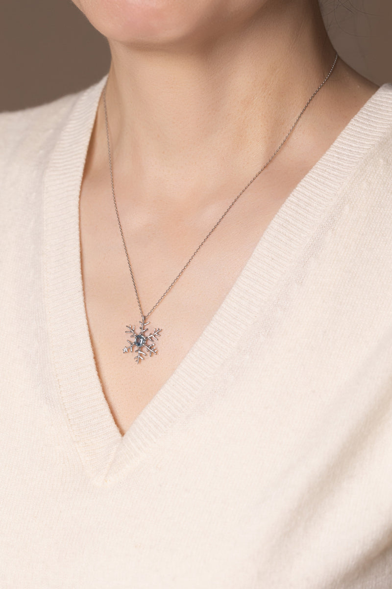 雪の結晶と碧いサファイアのネックレス – ileava jewelry