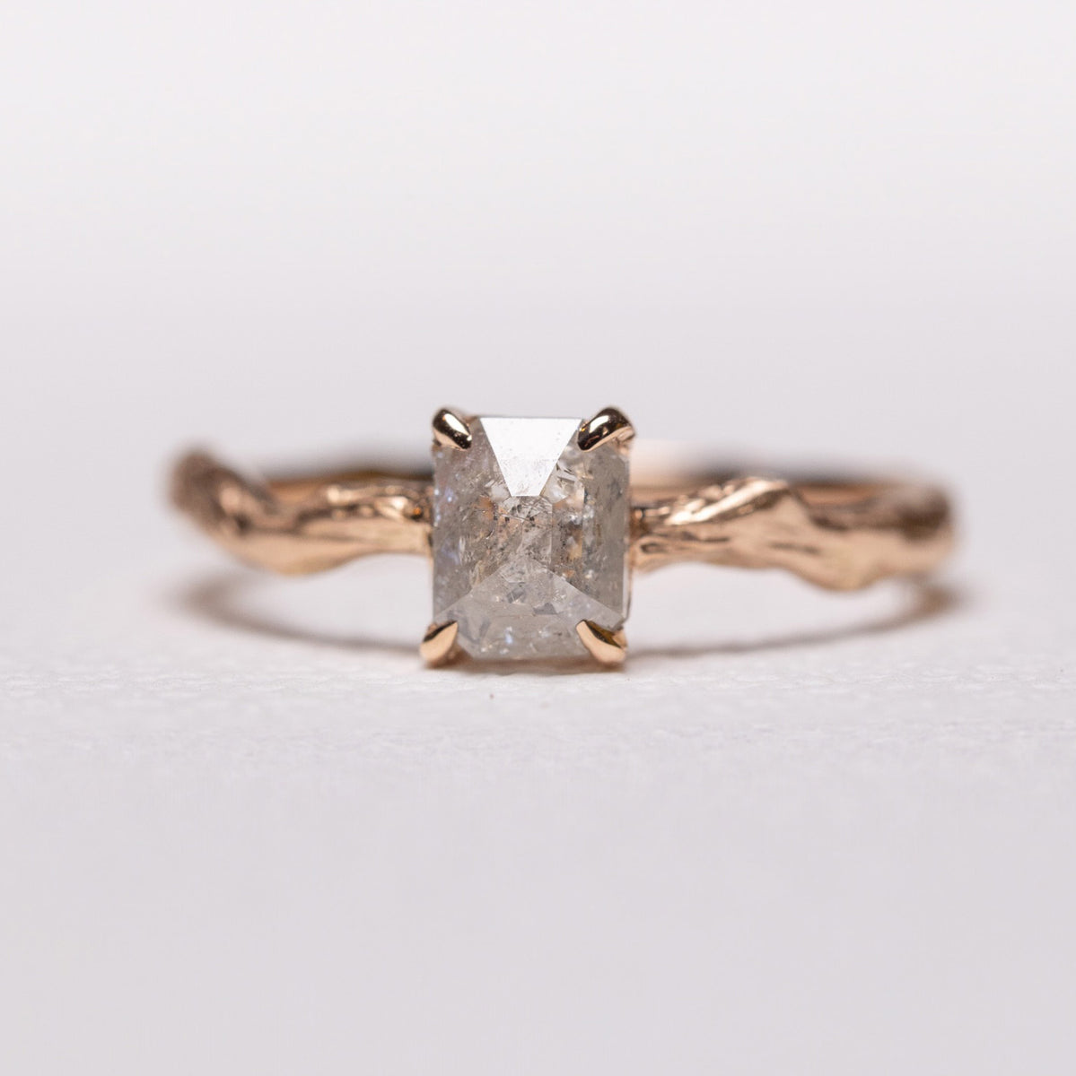 小枝 | 四角い氷のようなダイヤモンドのリング – ileava jewelry