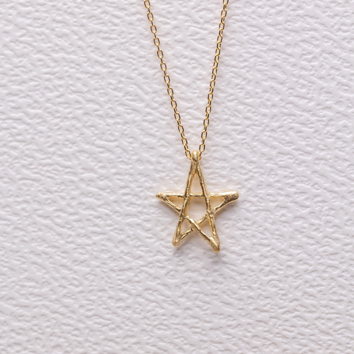 小さな一筆書きの星のネックレス – ileava jewelry