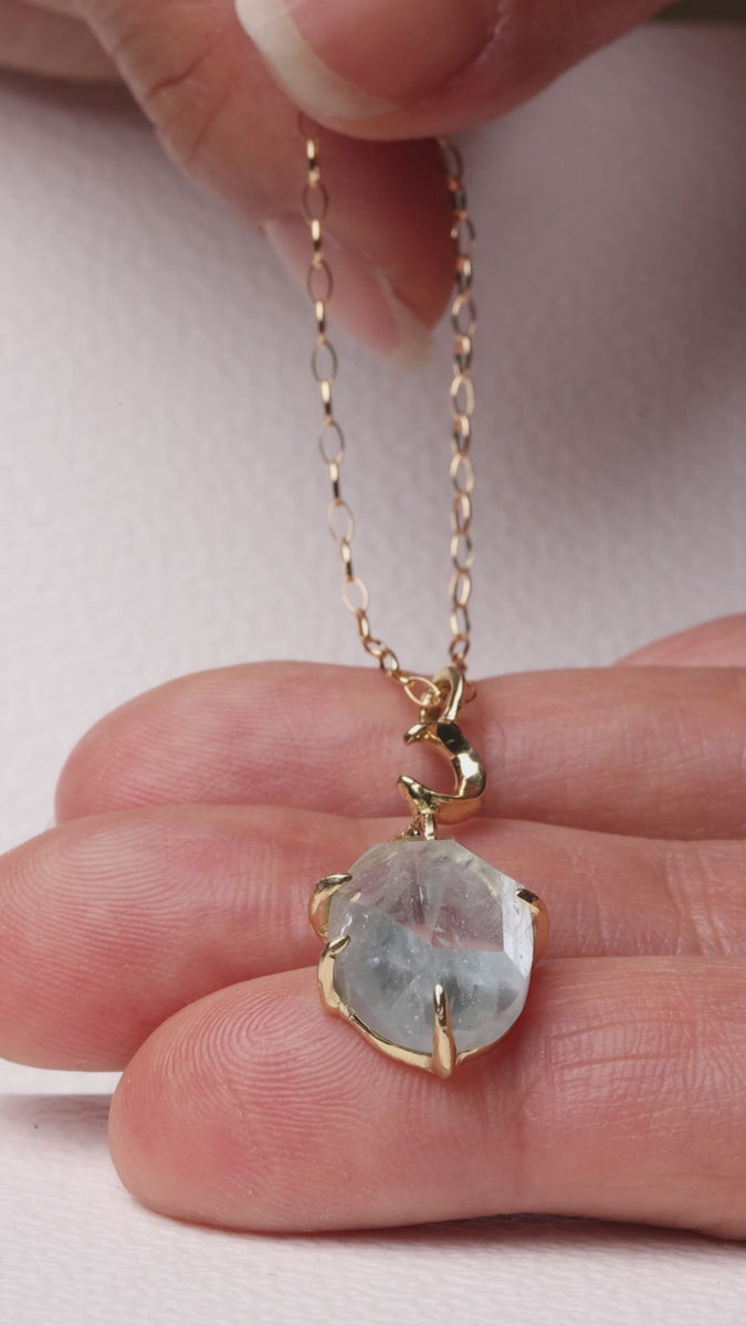かすみ　エトラリウムネックレス 湖に浮かぶ三日月ネックレス – ileava jewelry