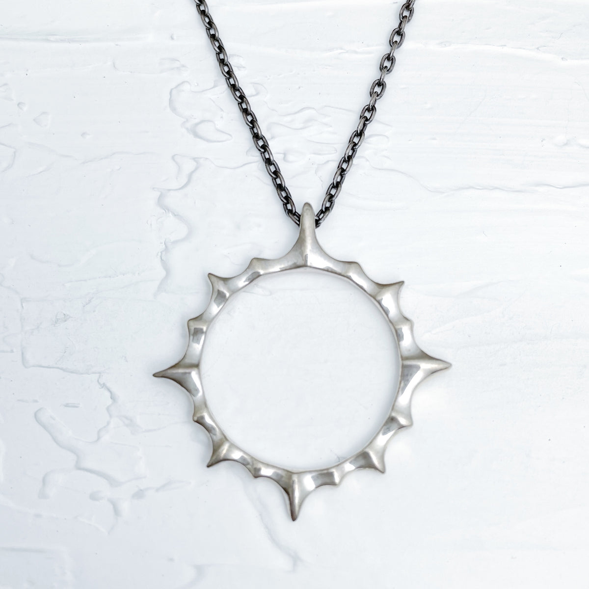 太陽シルバーのオープンネックレス – ileava jewelry