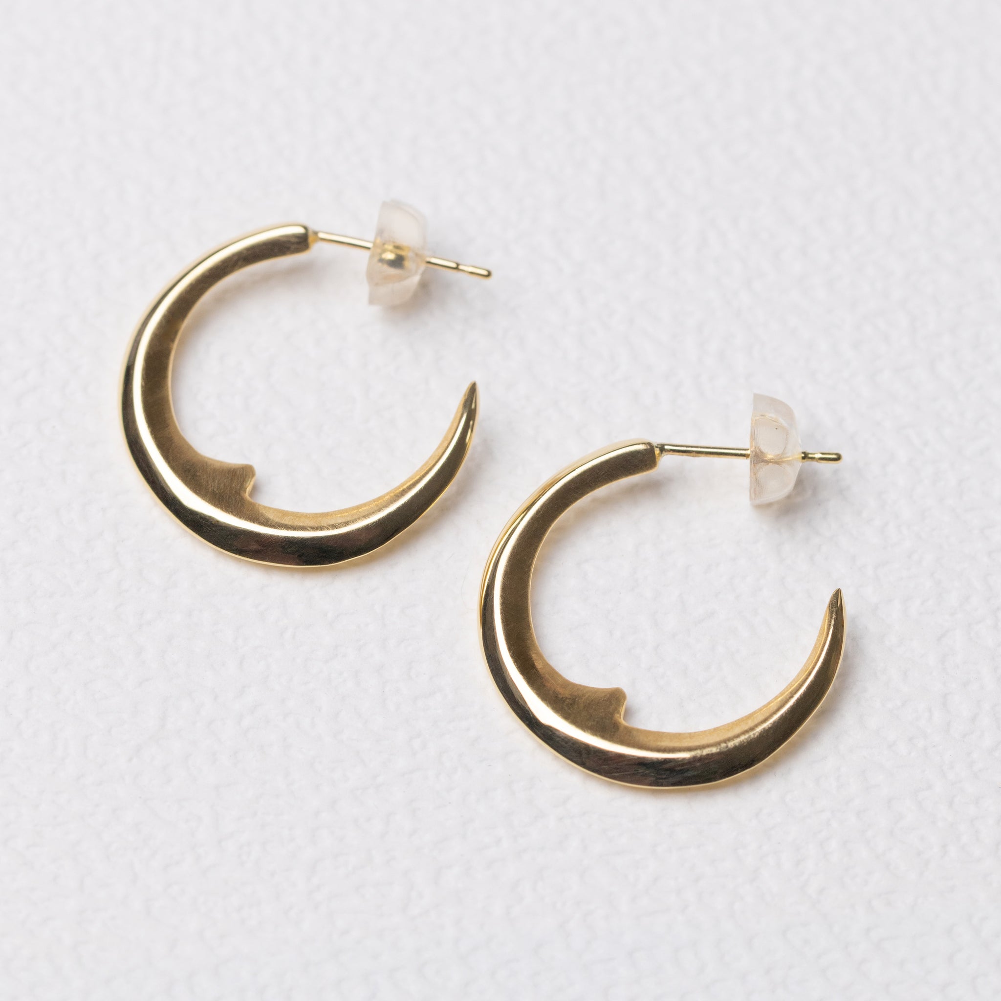 ゴールドの三日月フープピアス (M) – ileava jewelry