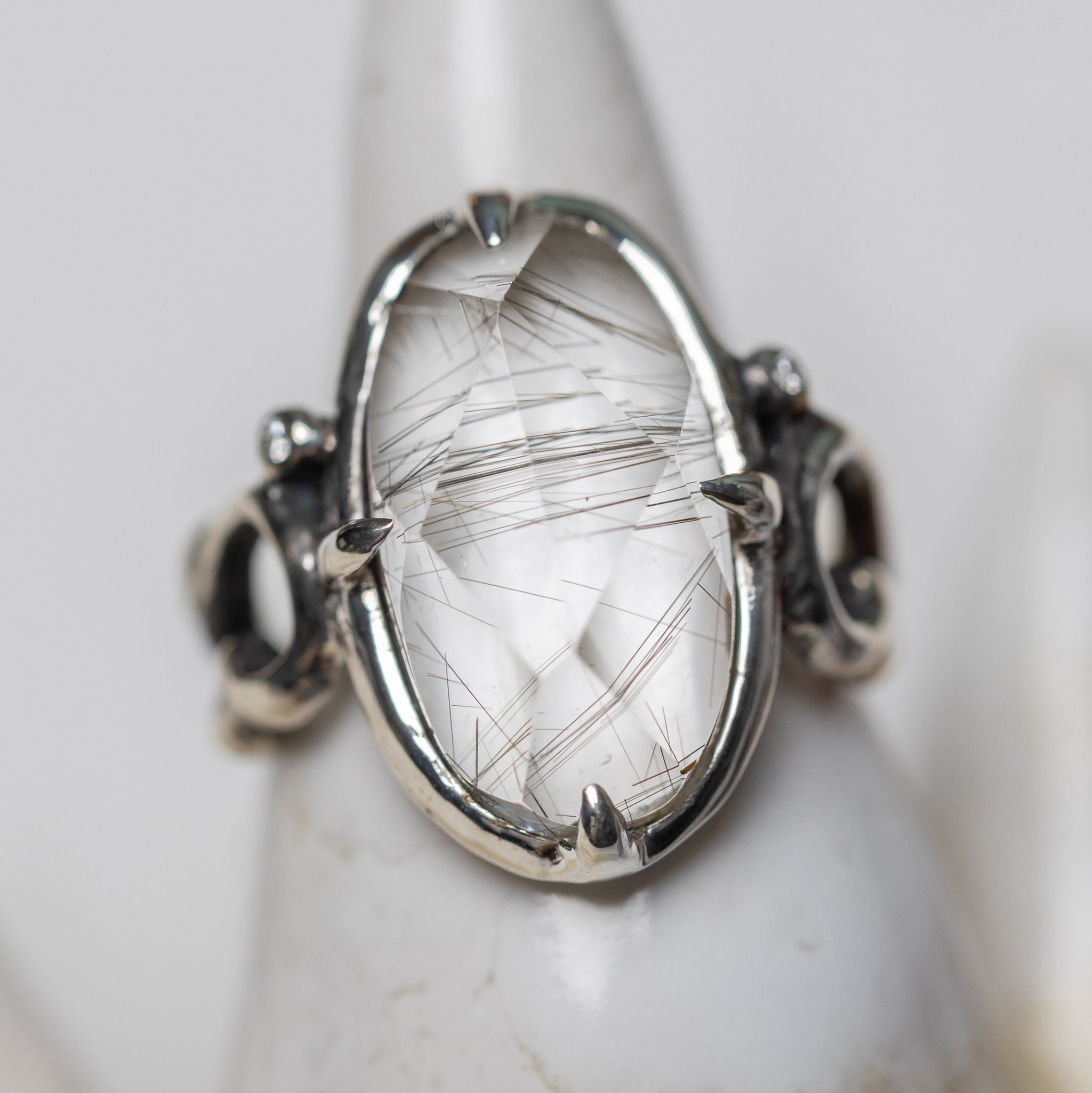 シルバールチルの唐草リング – ileava jewelry