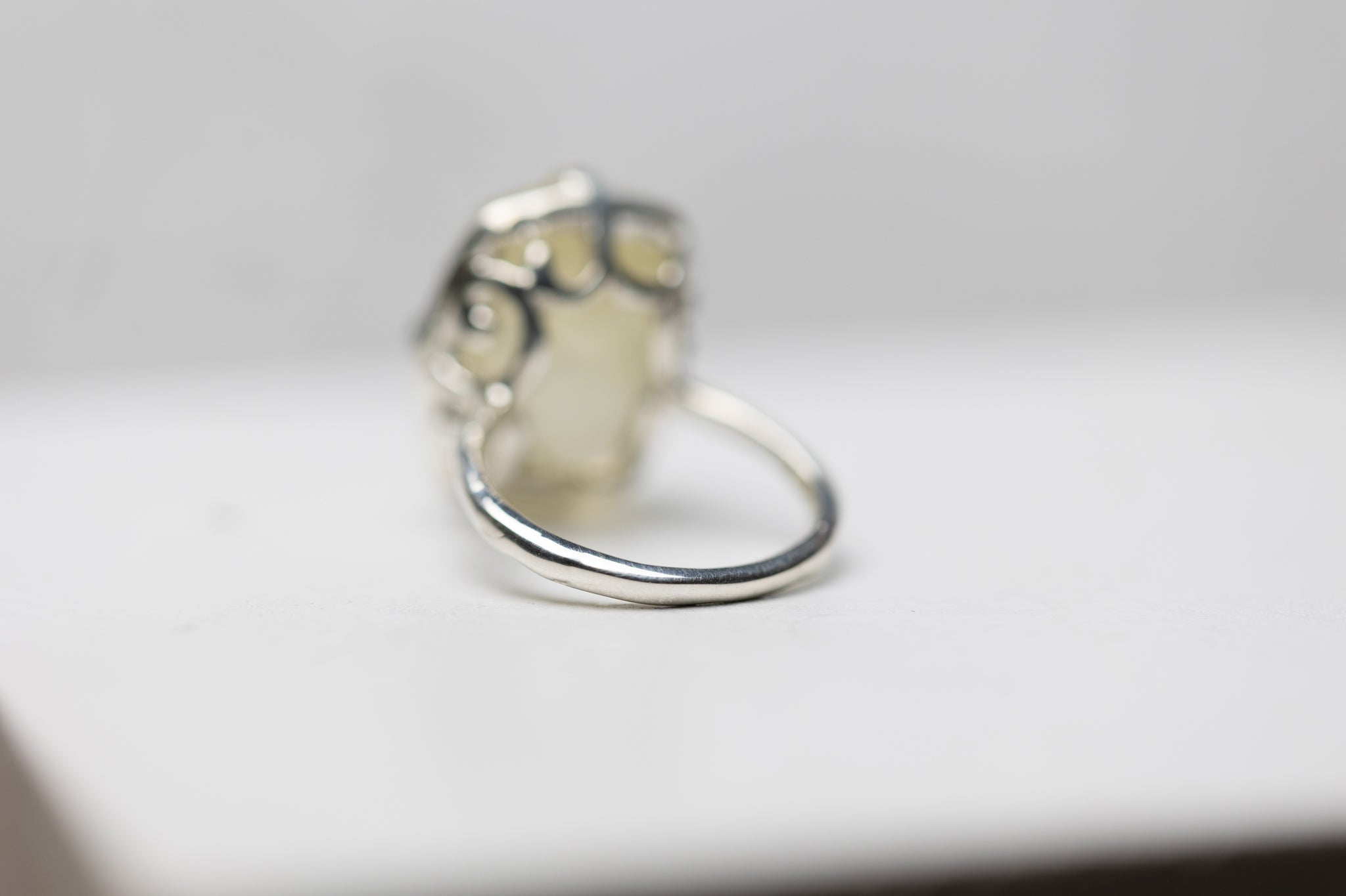 レモンクオーツの隠れた模様のリング – ileava jewelry