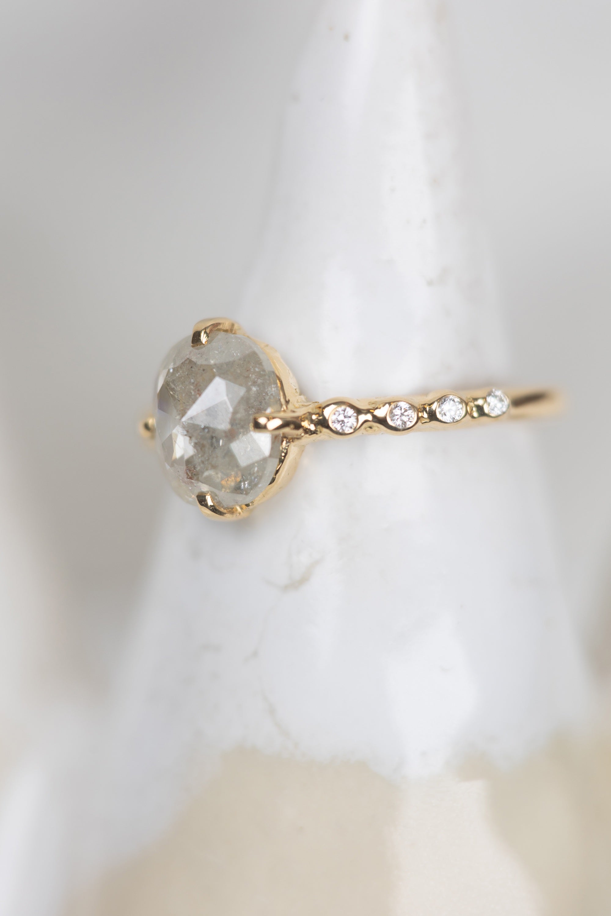 Julia | 白いナチュラルダイヤモンドのリング
