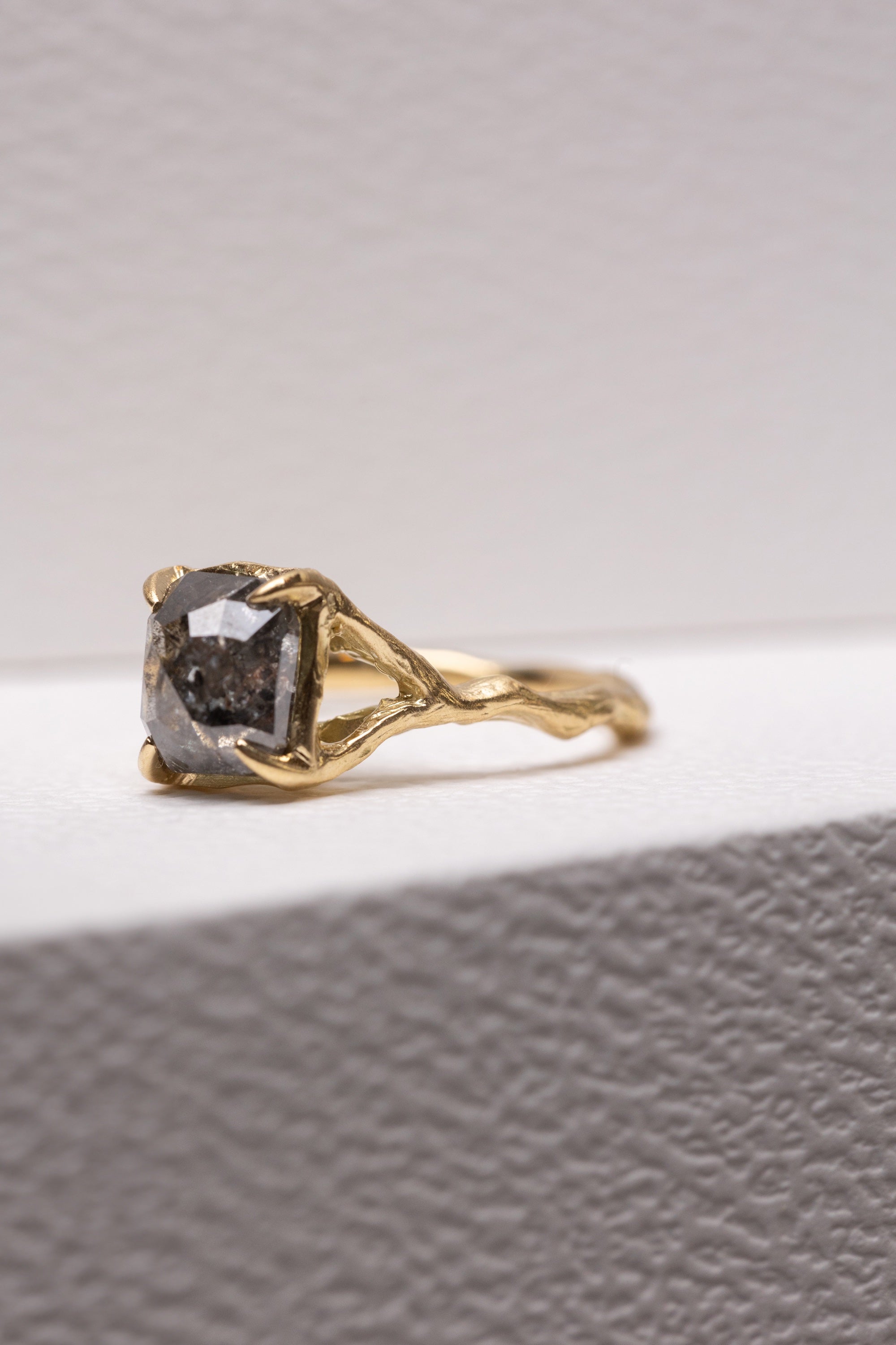 魔法の森のリング | ペッパーダイヤモンドのリング – ileava jewelry