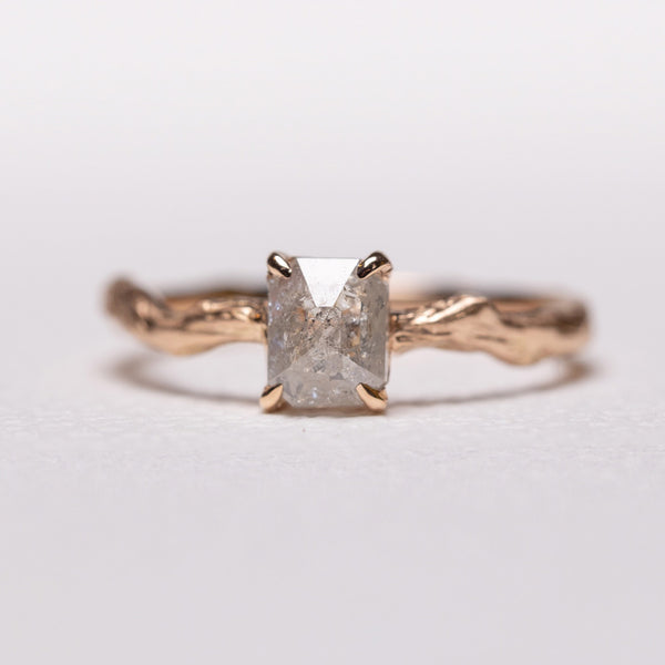 小枝 | 四角い氷のようなダイヤモンドのリング – ileava jewelry