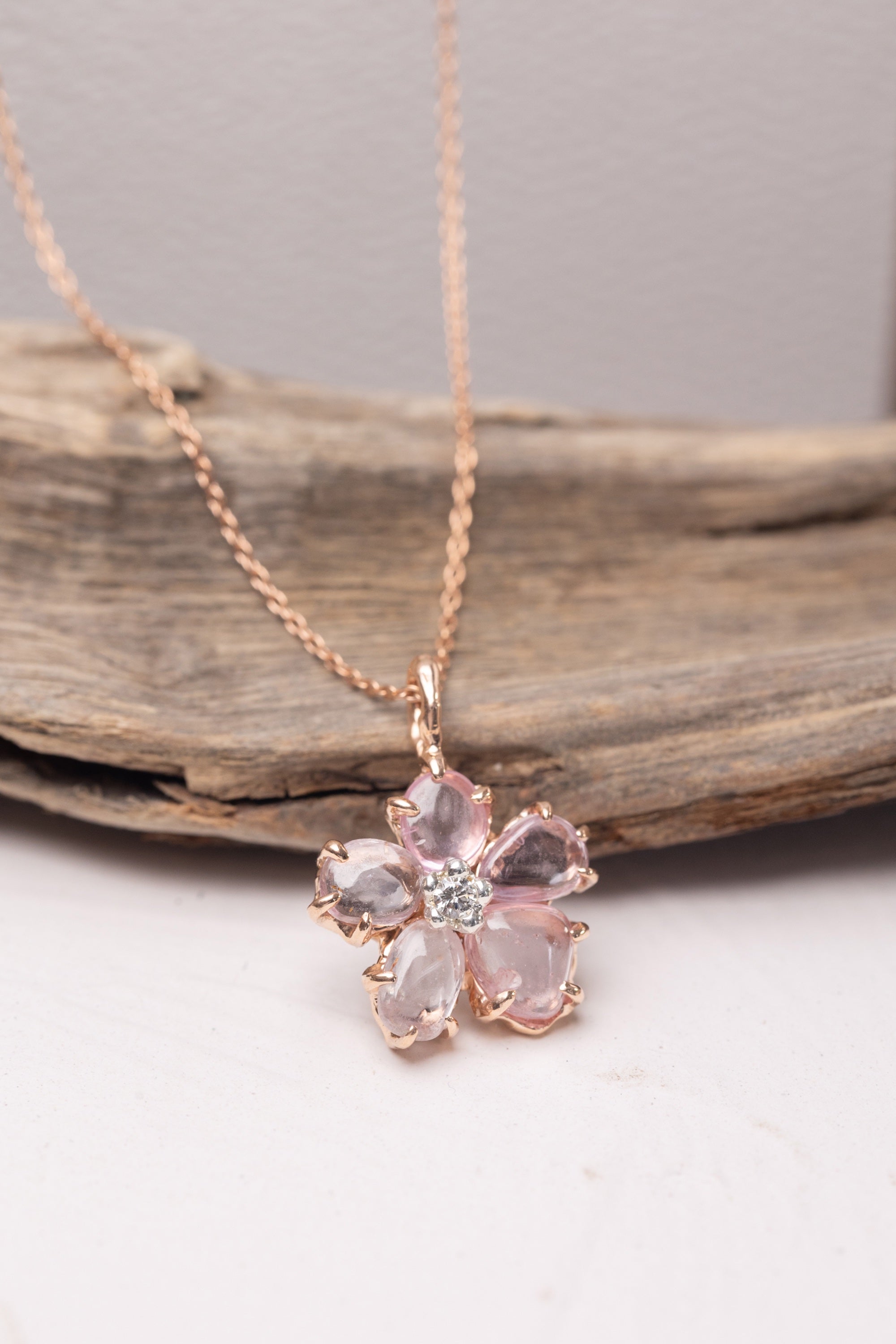 ピンクサファイアの桜ネックレス – ileava jewelry