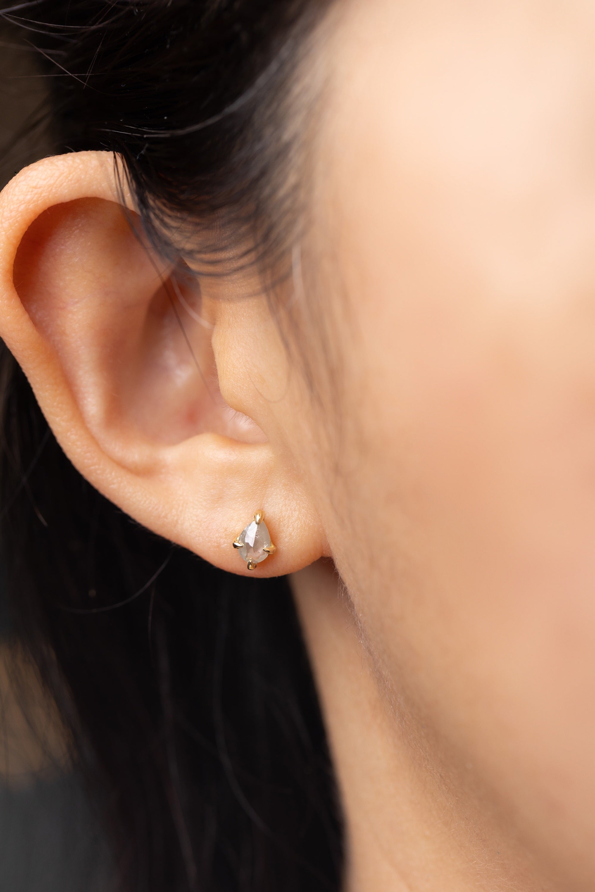 雫型の氷のようなダイヤのピアス – ileava jewelry