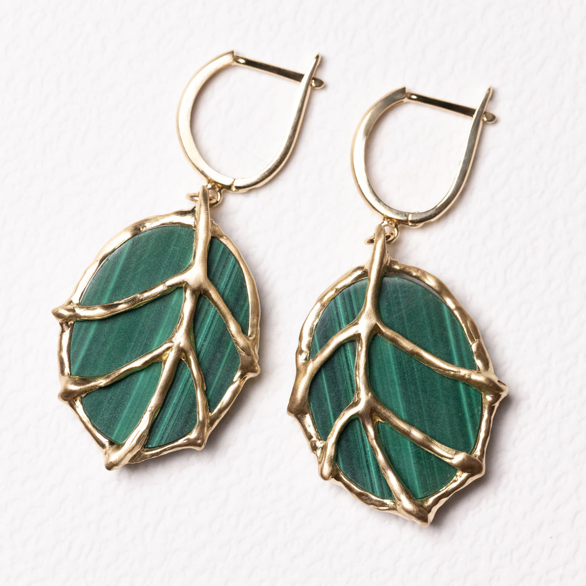 マラカイトの葉っぱピアス – ileava jewelry