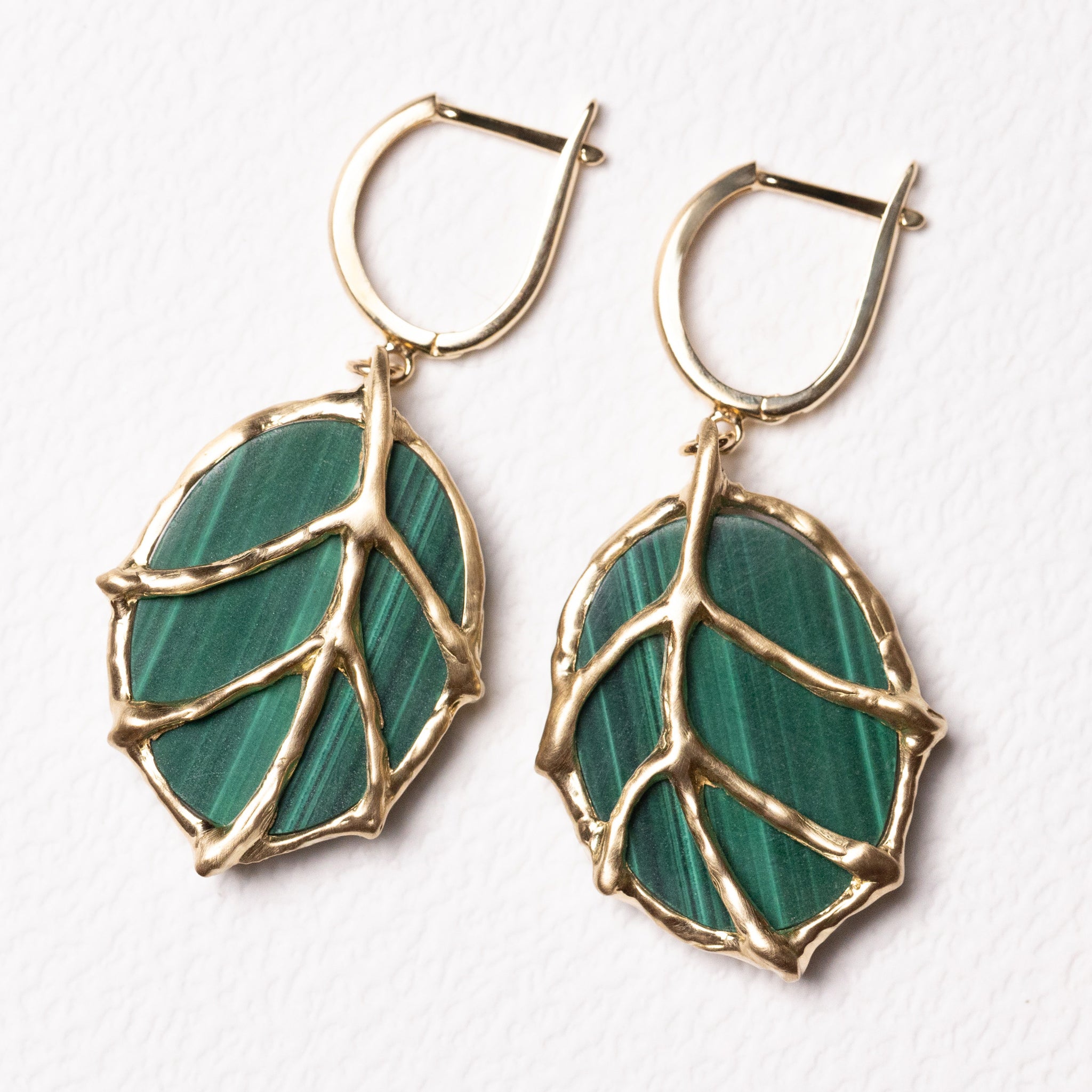 マラカイトの葉っぱピアス – ileava jewelry