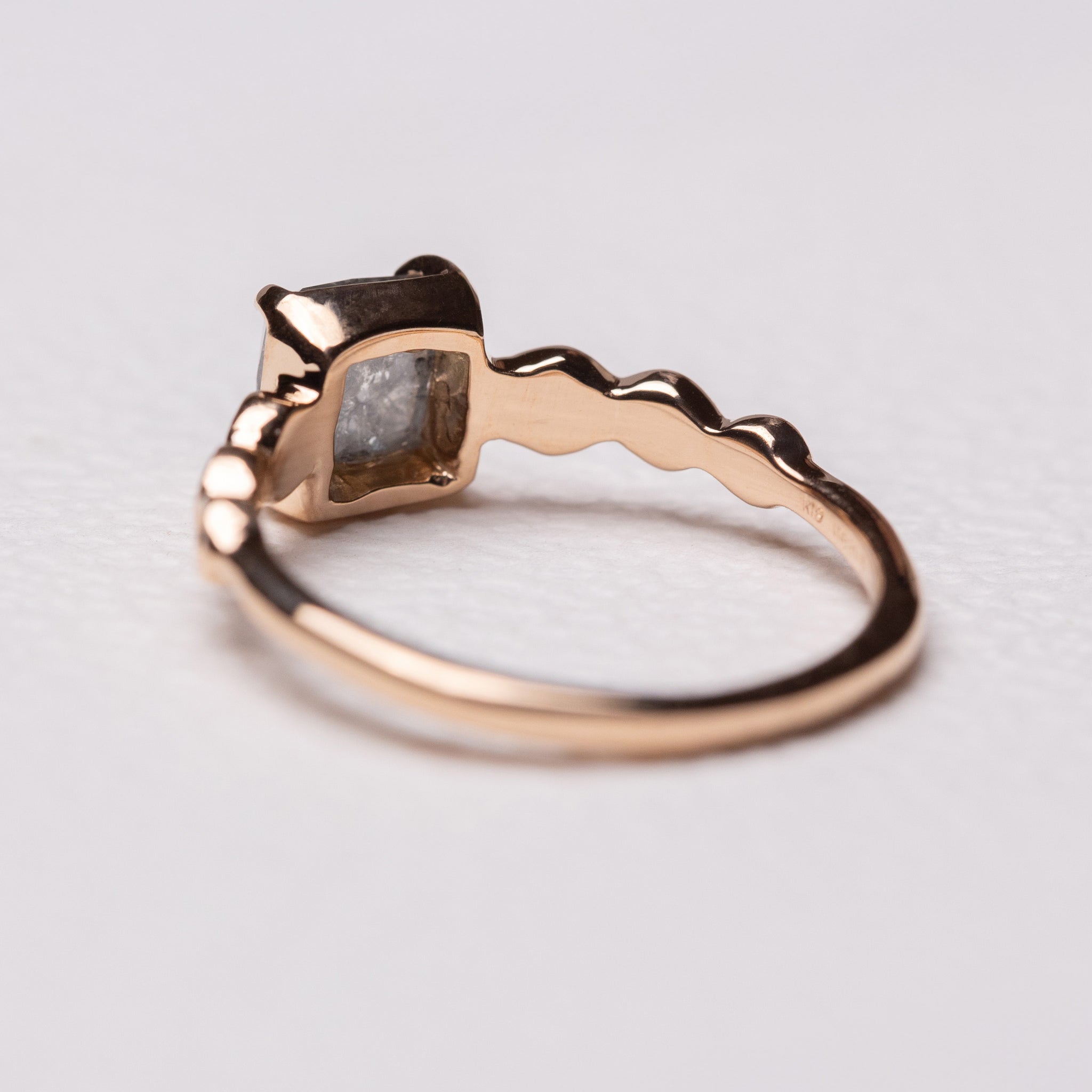 エミリーのリング | ローズゴールドと黒いダイヤのリング – ileava jewelry