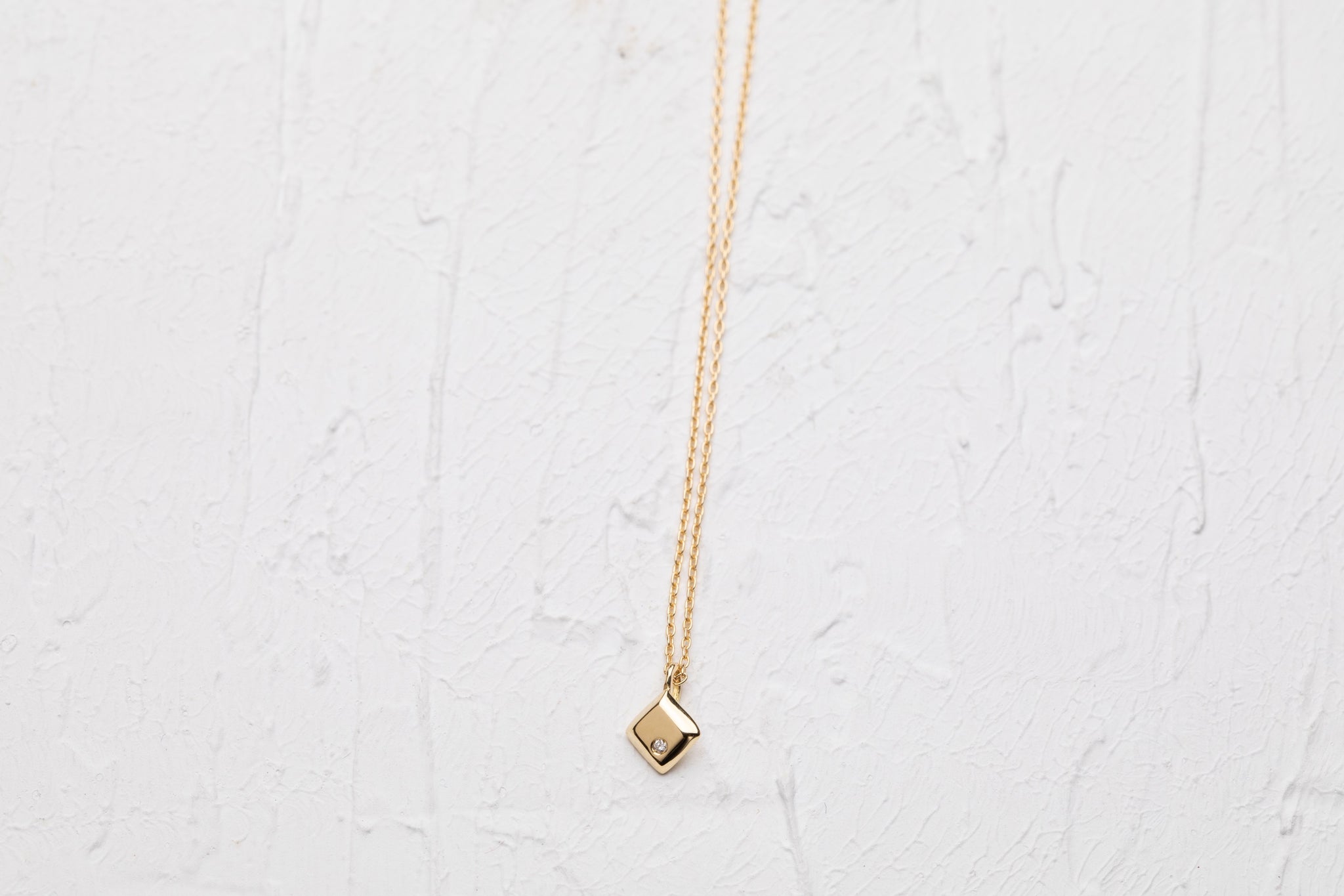 キラッと光るプリンセスのネックレス – ileava jewelry