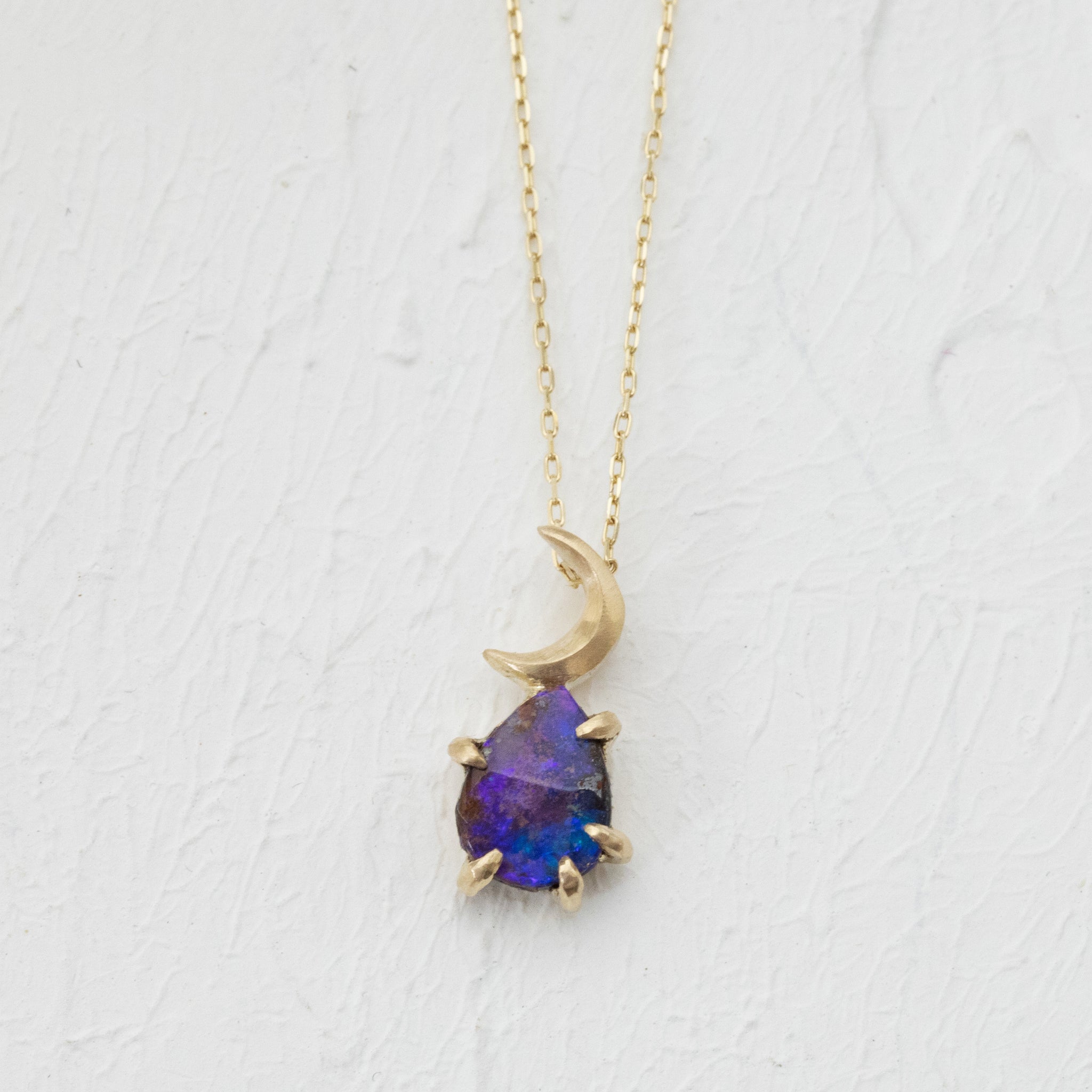 紫オパールと三日月のネックレス – ileava jewelry