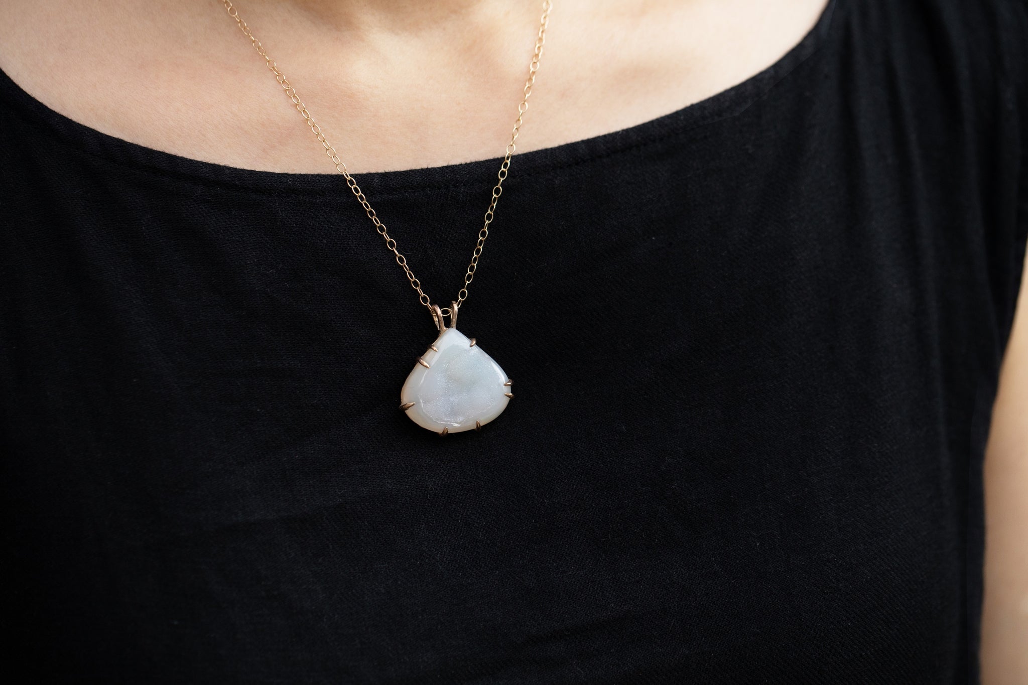 マロンの形の結晶メノウのネックレス – ileava jewelry