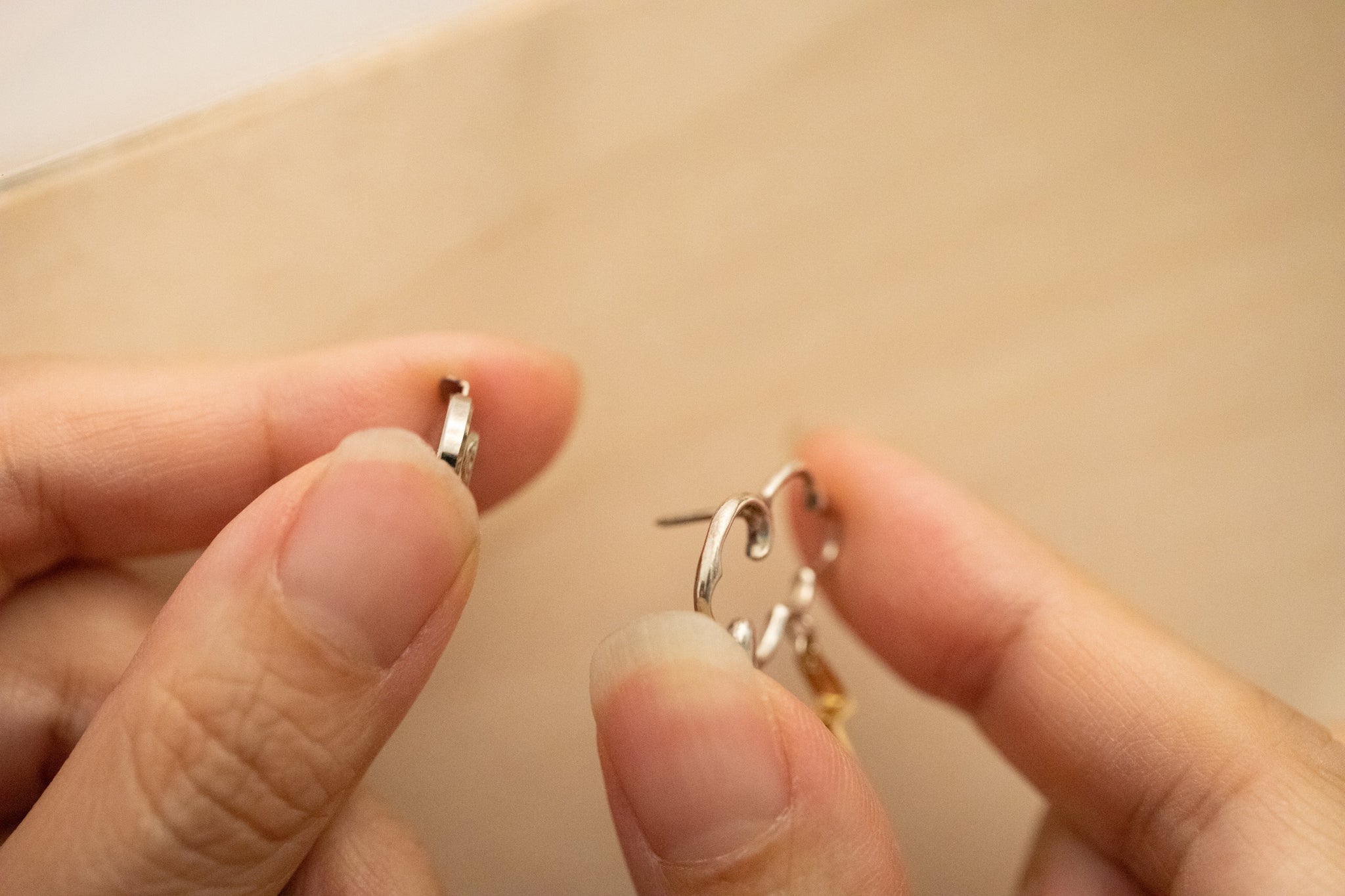 稲妻と雲のピン – ileava jewelry