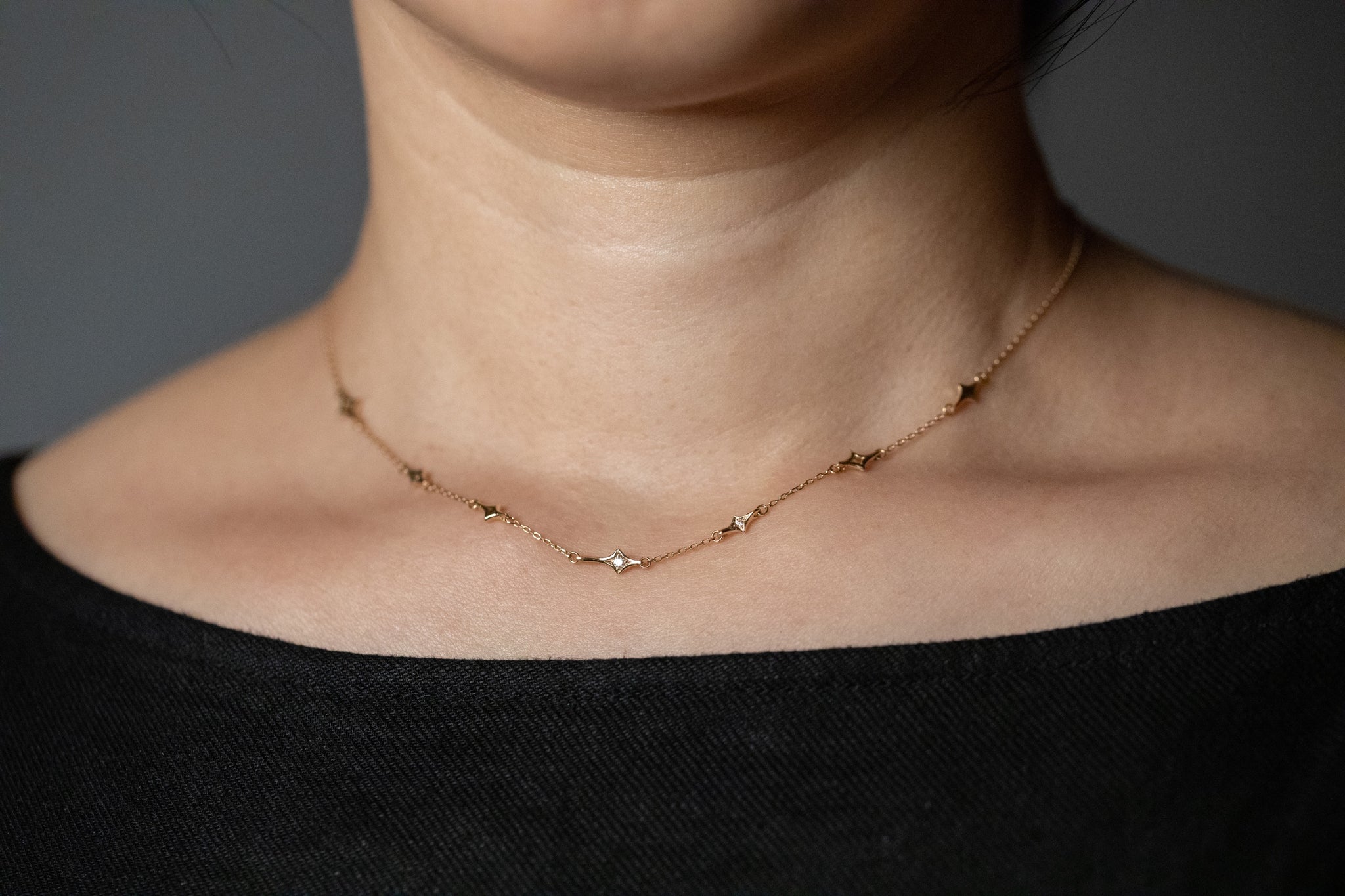 星屑を纏う葡萄のようなルビーペンデュラムネックレス