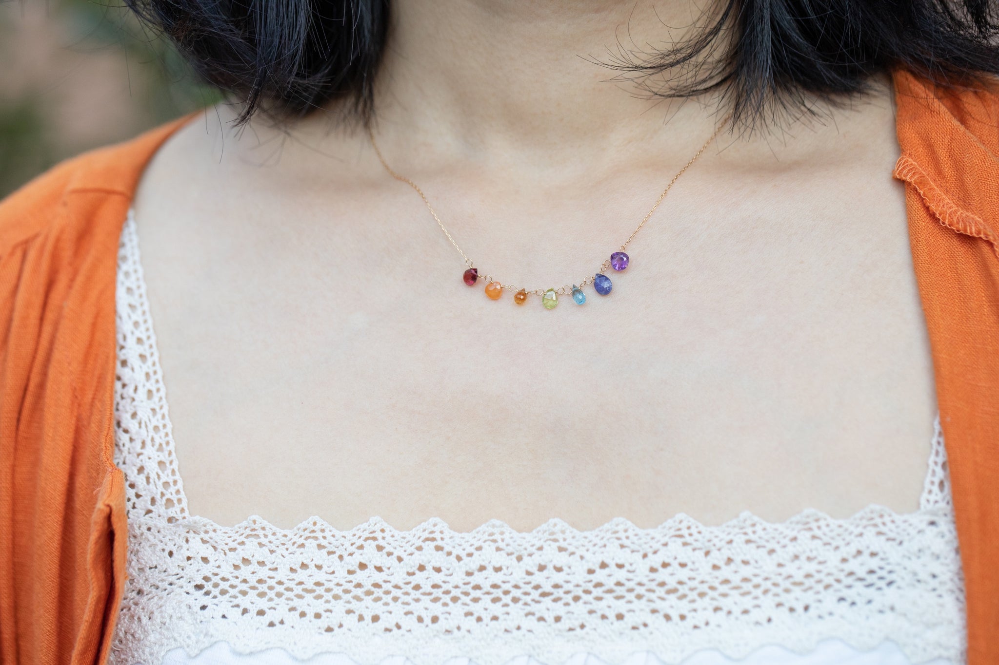 7色の天然石を使った虹のネックレス – ileava jewelry
