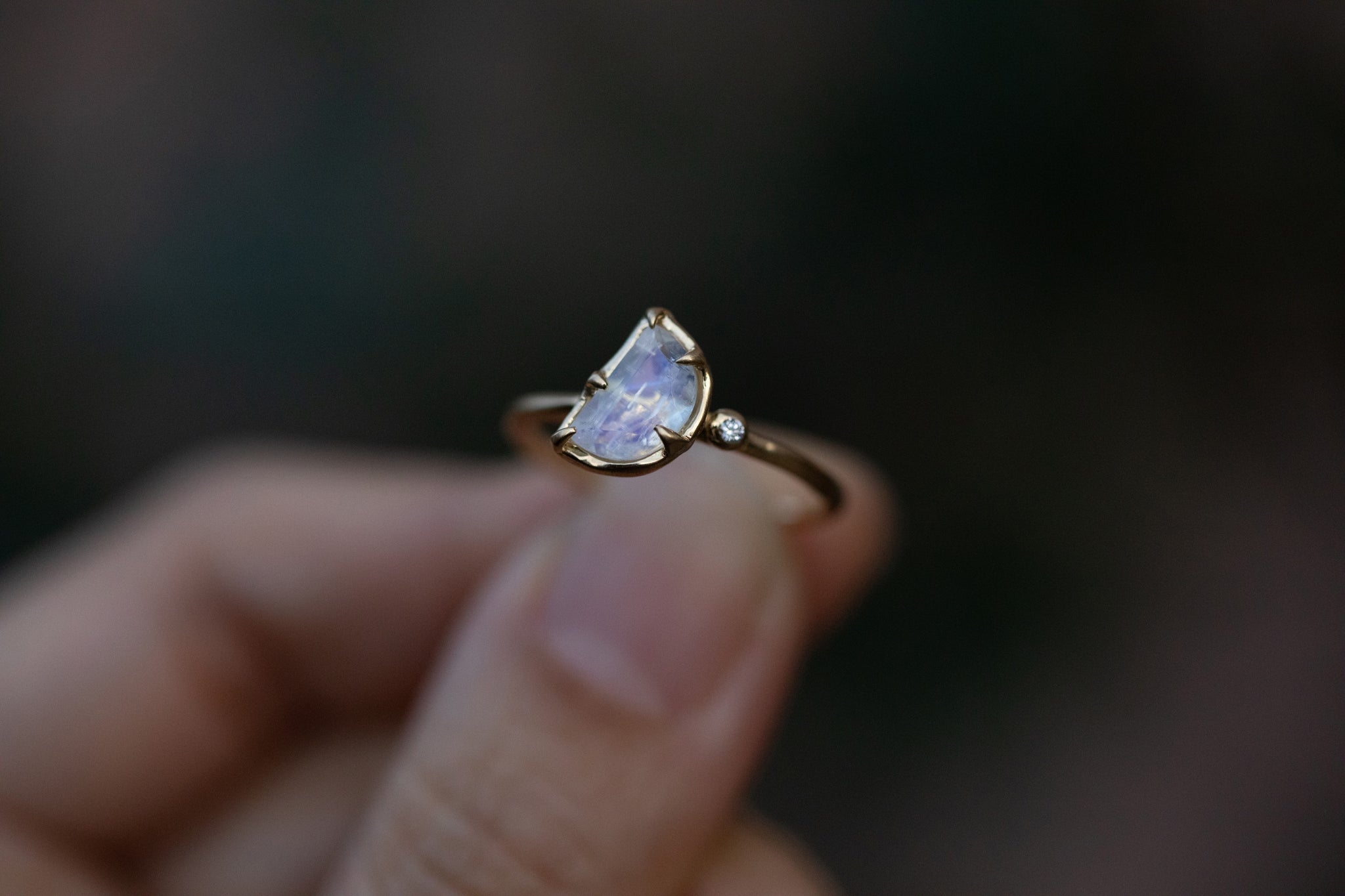 ブルームーンストーンの「月」のリング – ileava jewelry