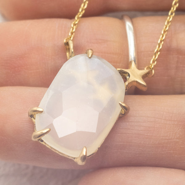 星がのぞくムーンストーンのネックレス – ileava jewelry