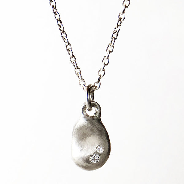 小物・アクセサリー 321 小さなシルバーの小石ネックレス – ileava jewelry