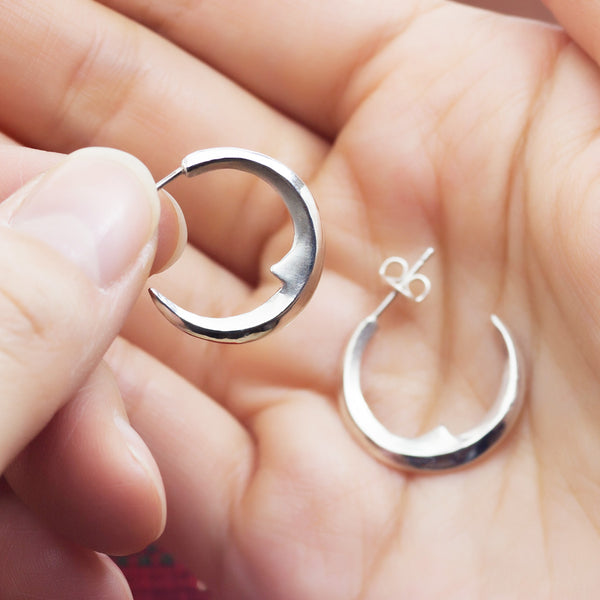 L i z z i e M a n d l e r スモール三日月フープ 昼間の三日月 大きなフープのピアス – ileava jewelry