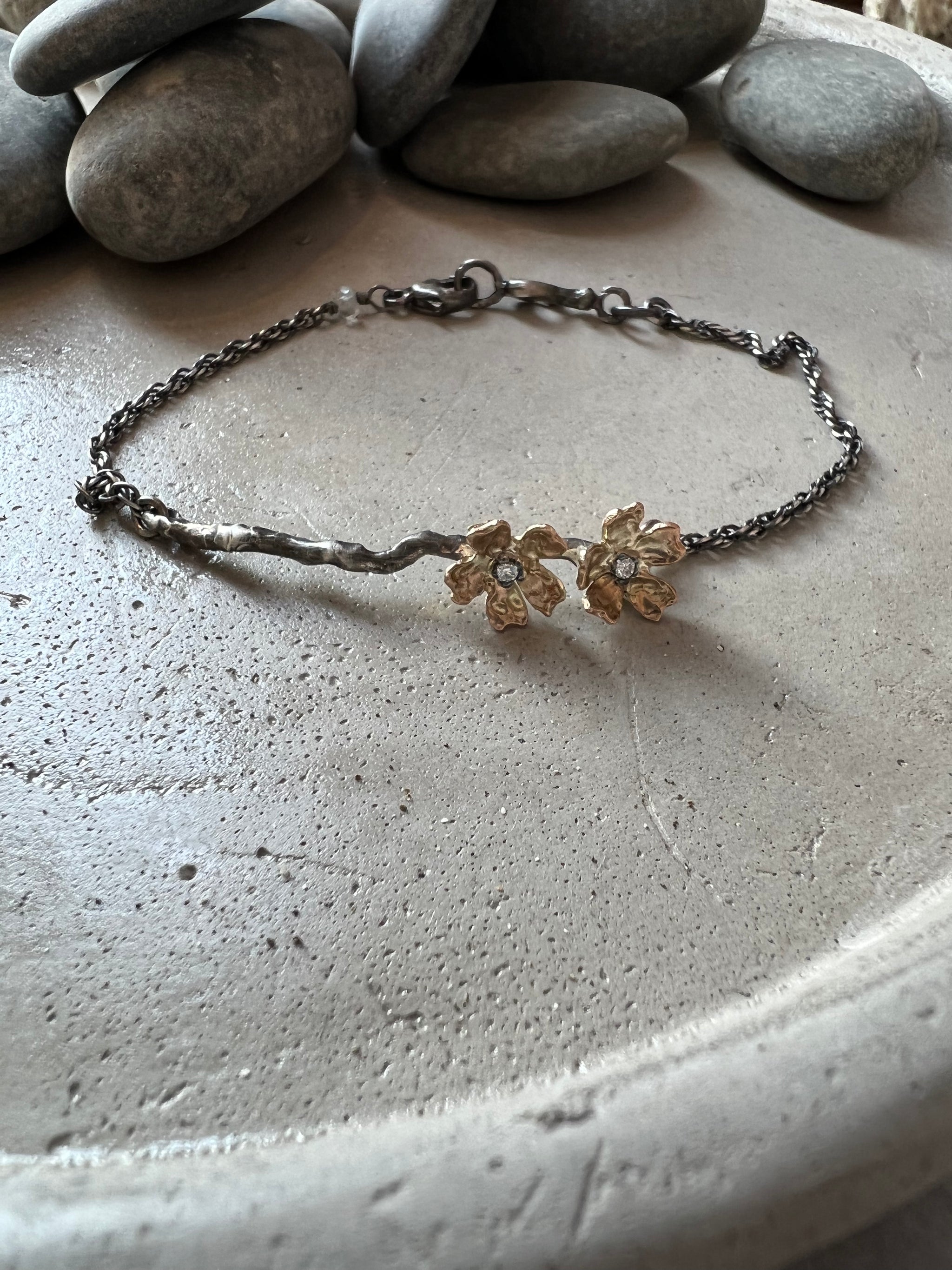 2輪の桜のブレスレット – ileava jewelry
