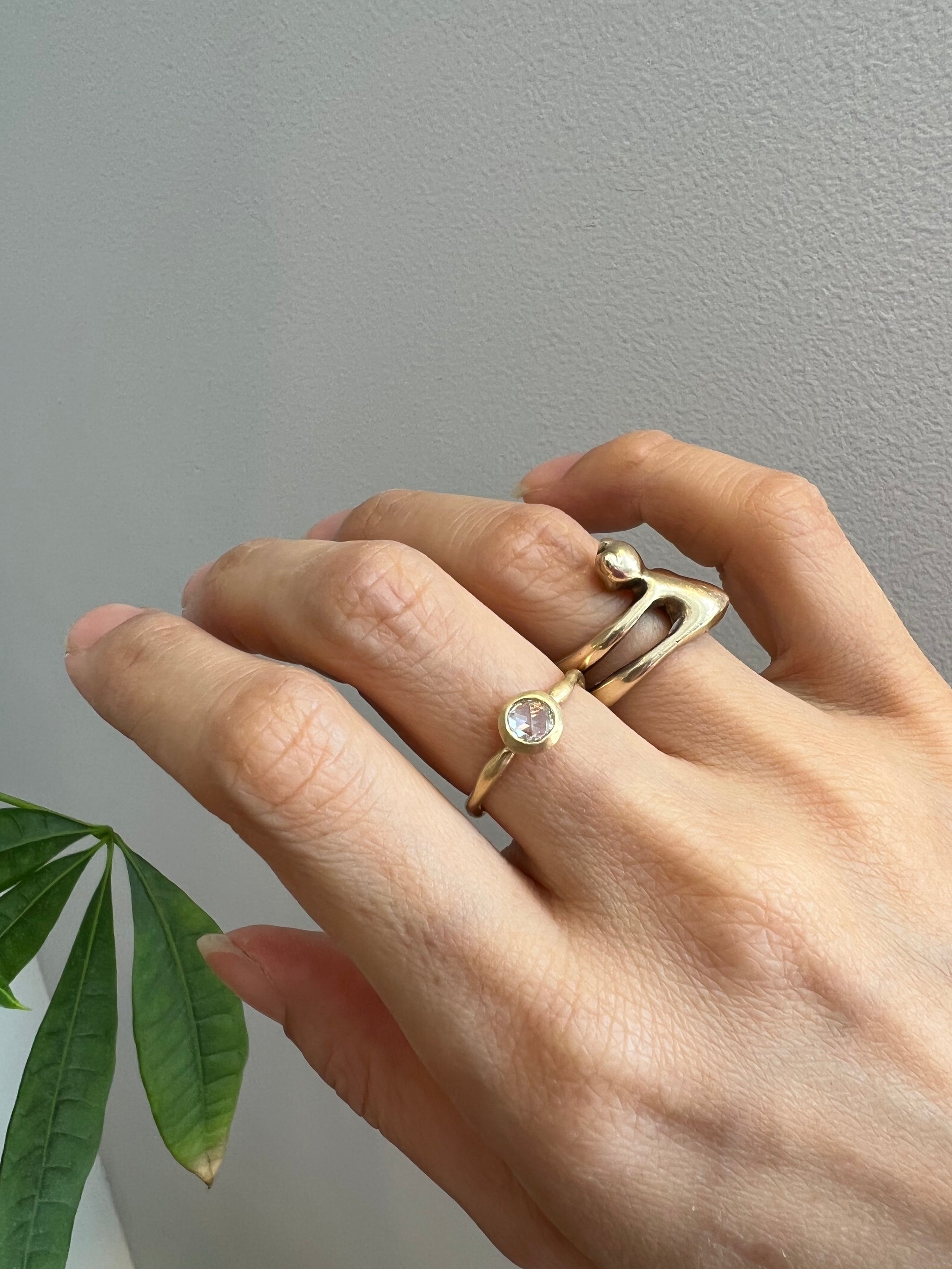 水のリング | 厚みのある縁のローズカットダイヤのリング – ileava jewelry