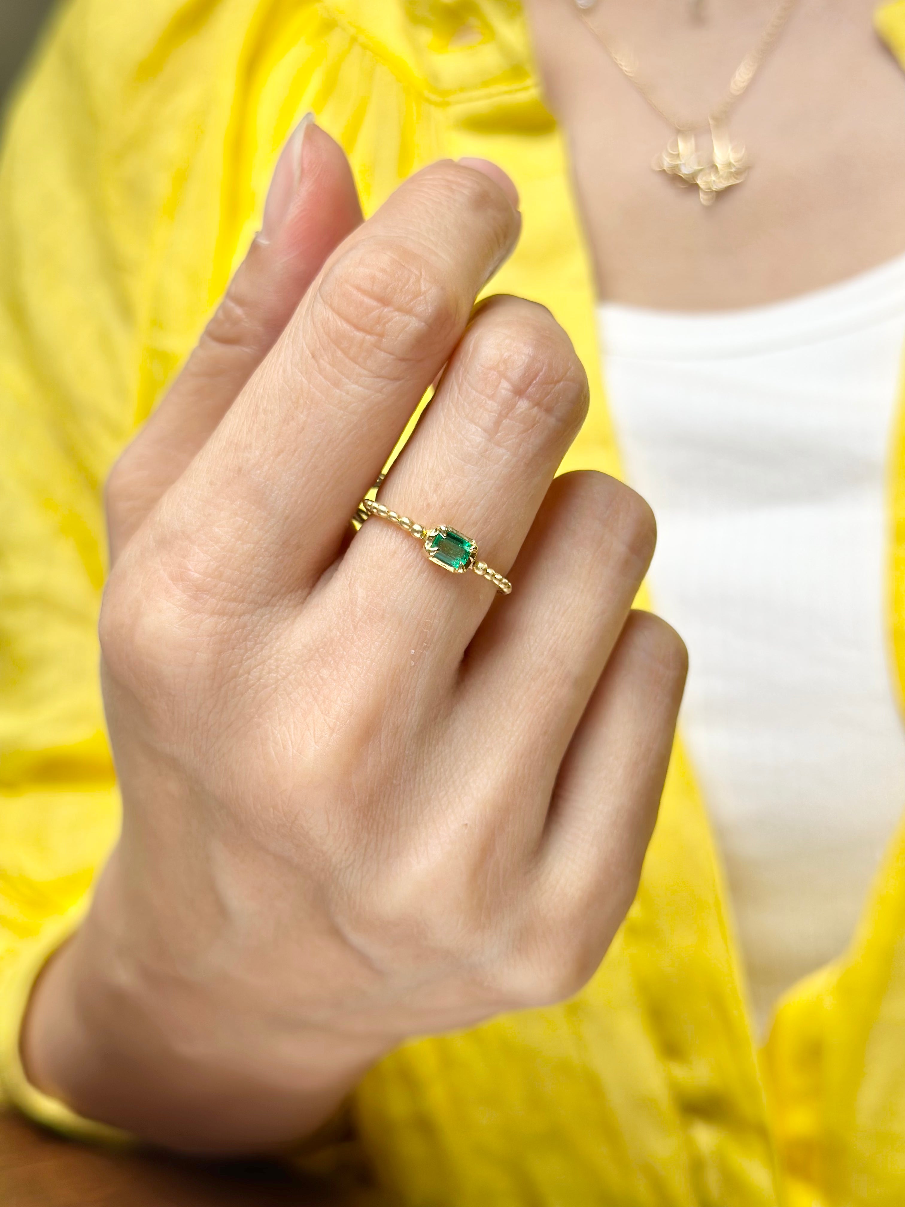 小さなエメラルドとつぶつぶのK18リング – ileava jewelry 小さなエメラルドとつぶつぶのK18リング – ileava jewelry