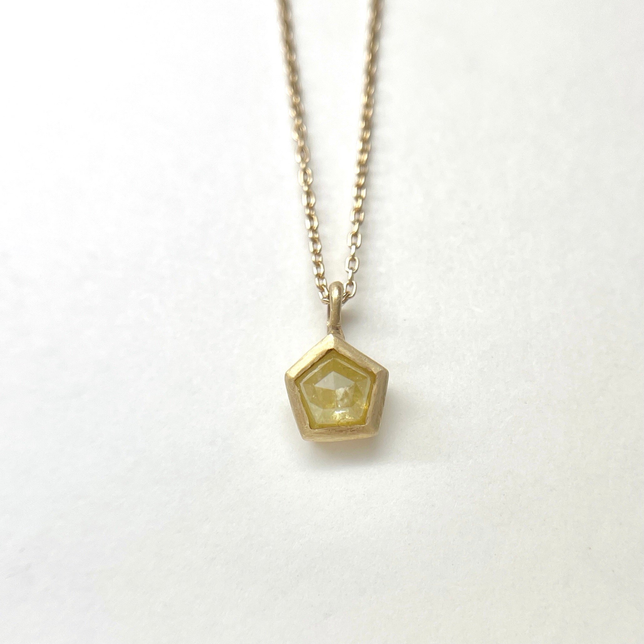 星型のナチュラルダイヤモンドのネックレス