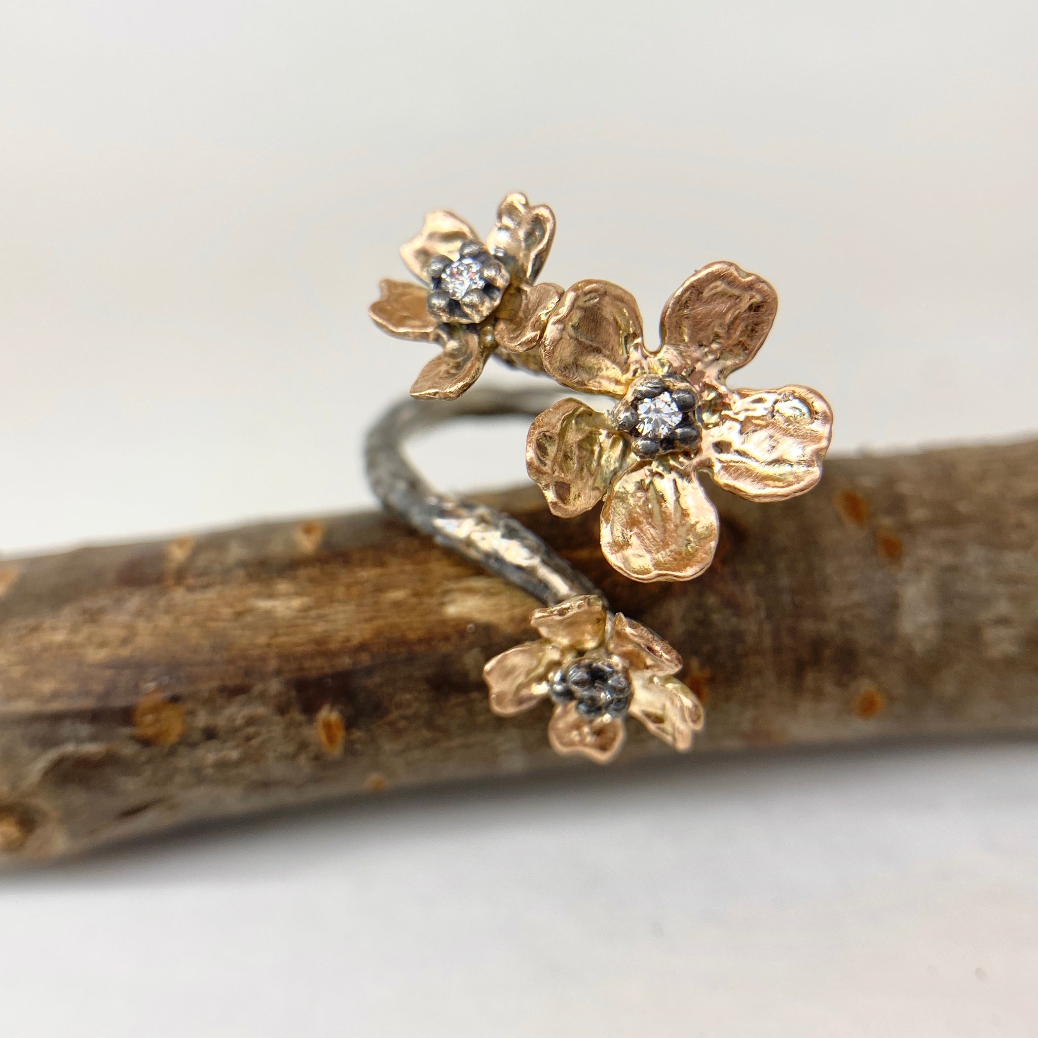 3輪の桜のリング – ileava jewelry