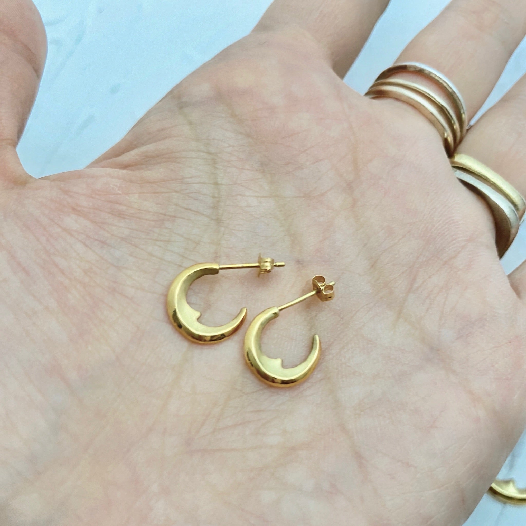 Moon♥プロフ必読。 ロゴフープピアス ノベルティ ゴールド ×3 Moon
