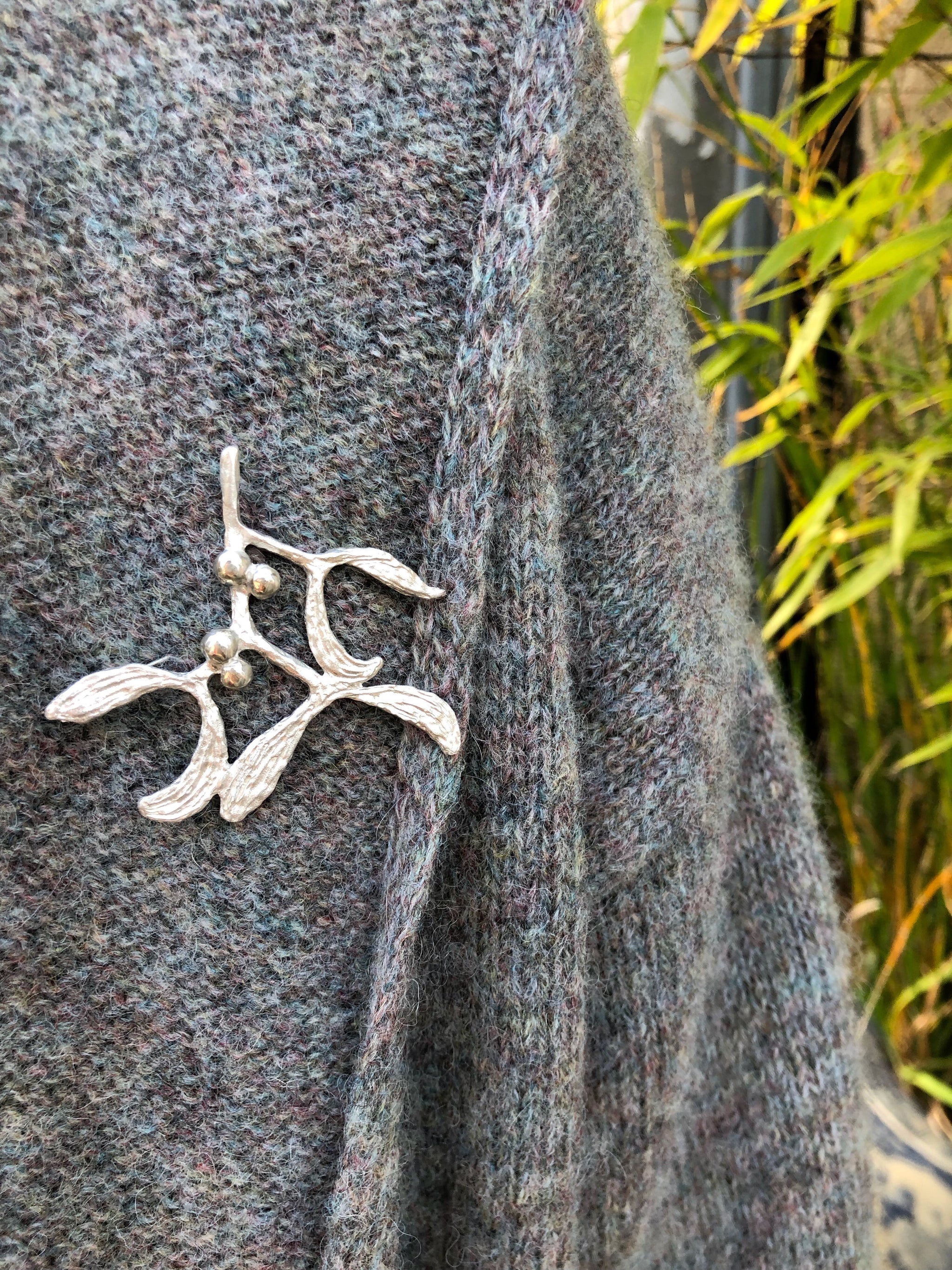 ヤドリギのブローチ – ileava jewelry