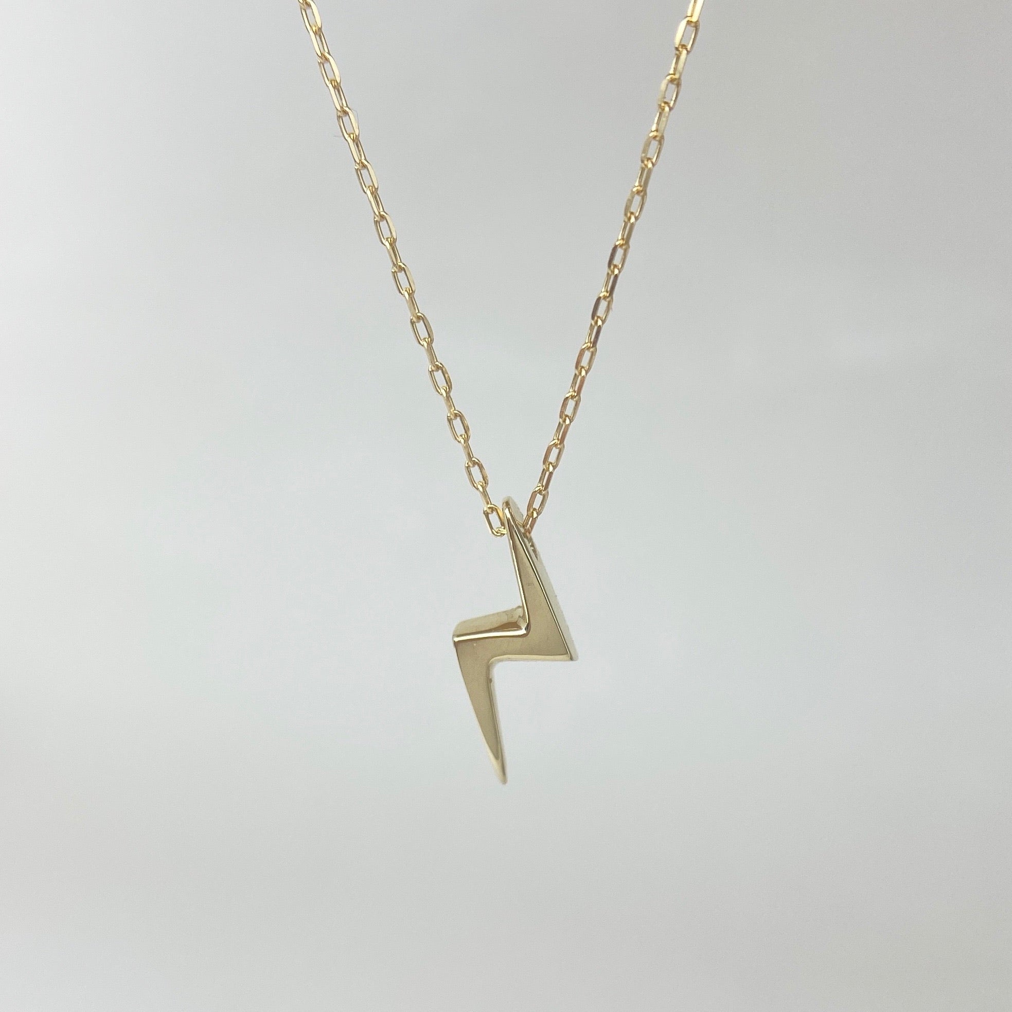 AP 稲妻モチーフ ネックレス 立体的な稲妻モチーフのネックレス – ileava jewelry