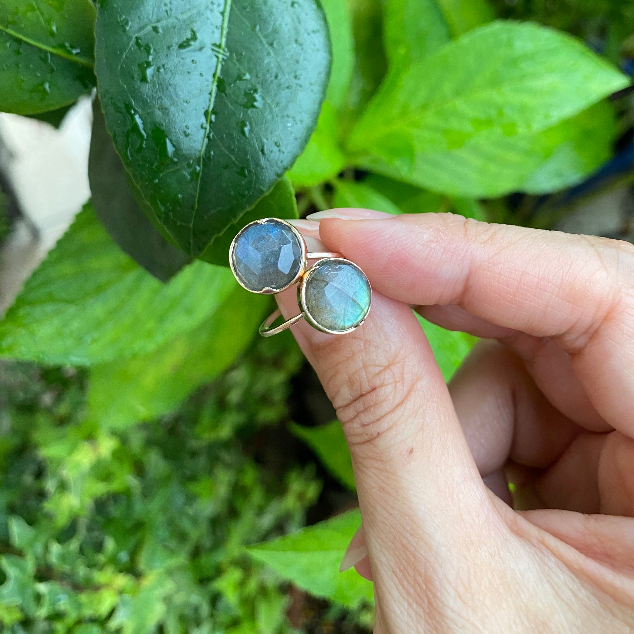 つるっとしたラブラドライトのリング – ileava jewelry
